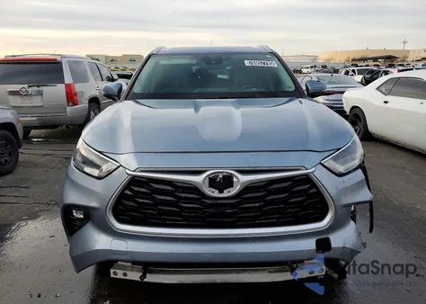 2021 Toyota Highlander Xle z USA, uszkodzony, nr VIN 5TDHZRBH9MS091255